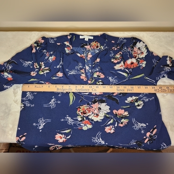 NWOT Fun2Fun 3/4 Length Sleeve Navy Floral Blouse with Splitneck Size S - Picture 8 of 13